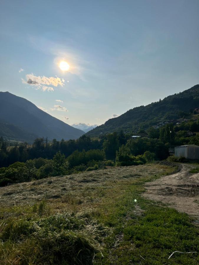 Mountain Cave Hotel Аоста Екстериор снимка